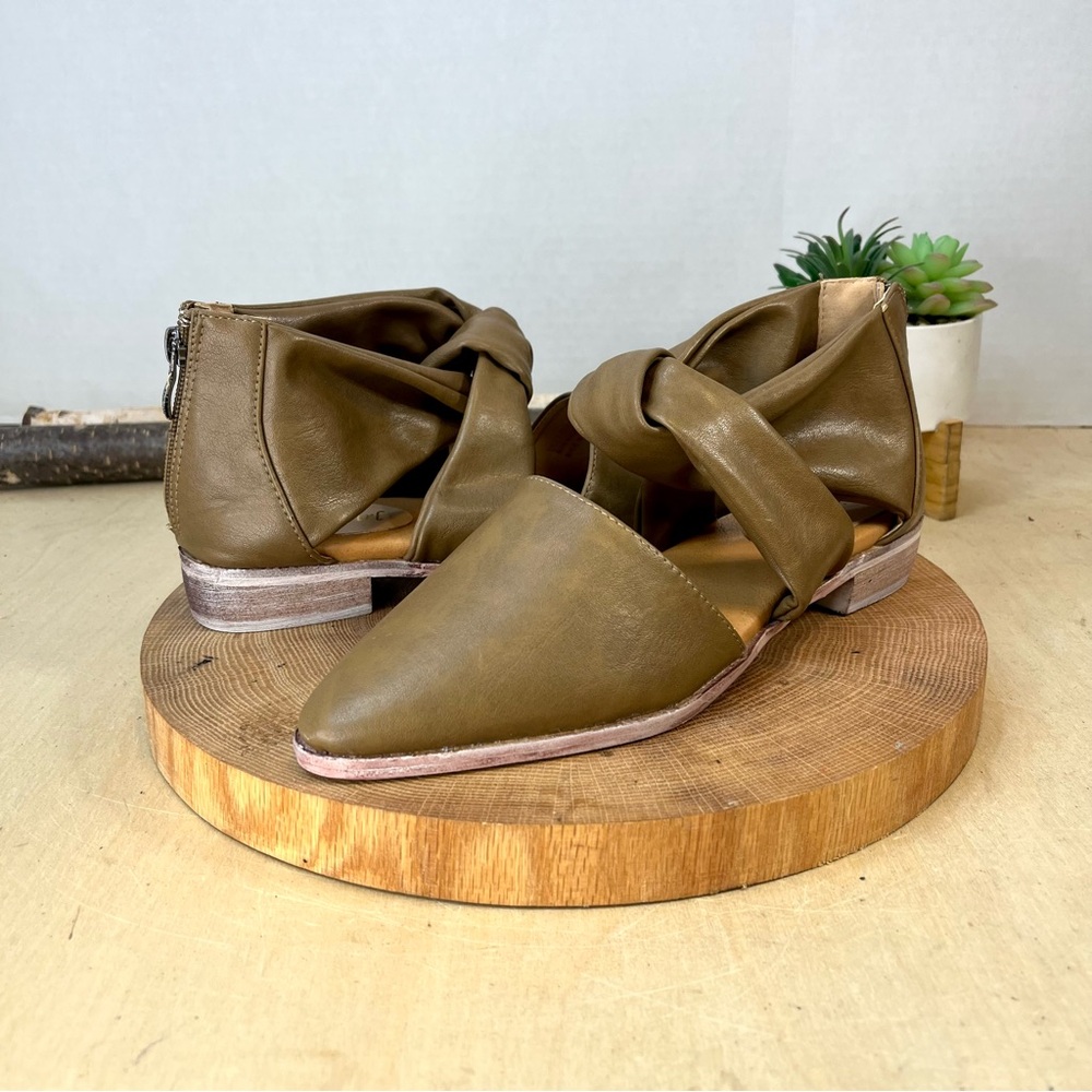A Rider Girl Colleen Knot Shoes Women’s Size 8.5 – Taupe